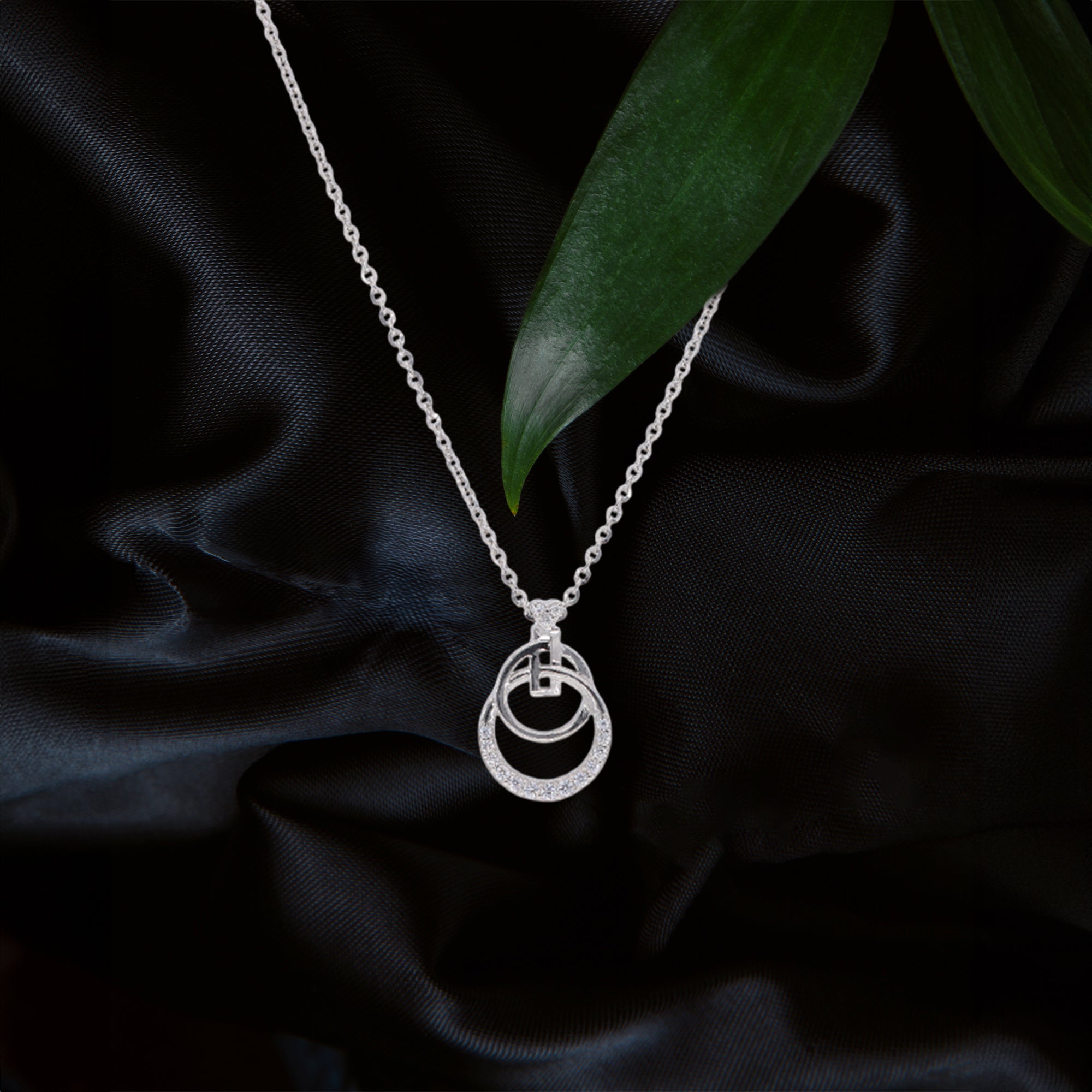 Sparkling Circle Pendant Chain