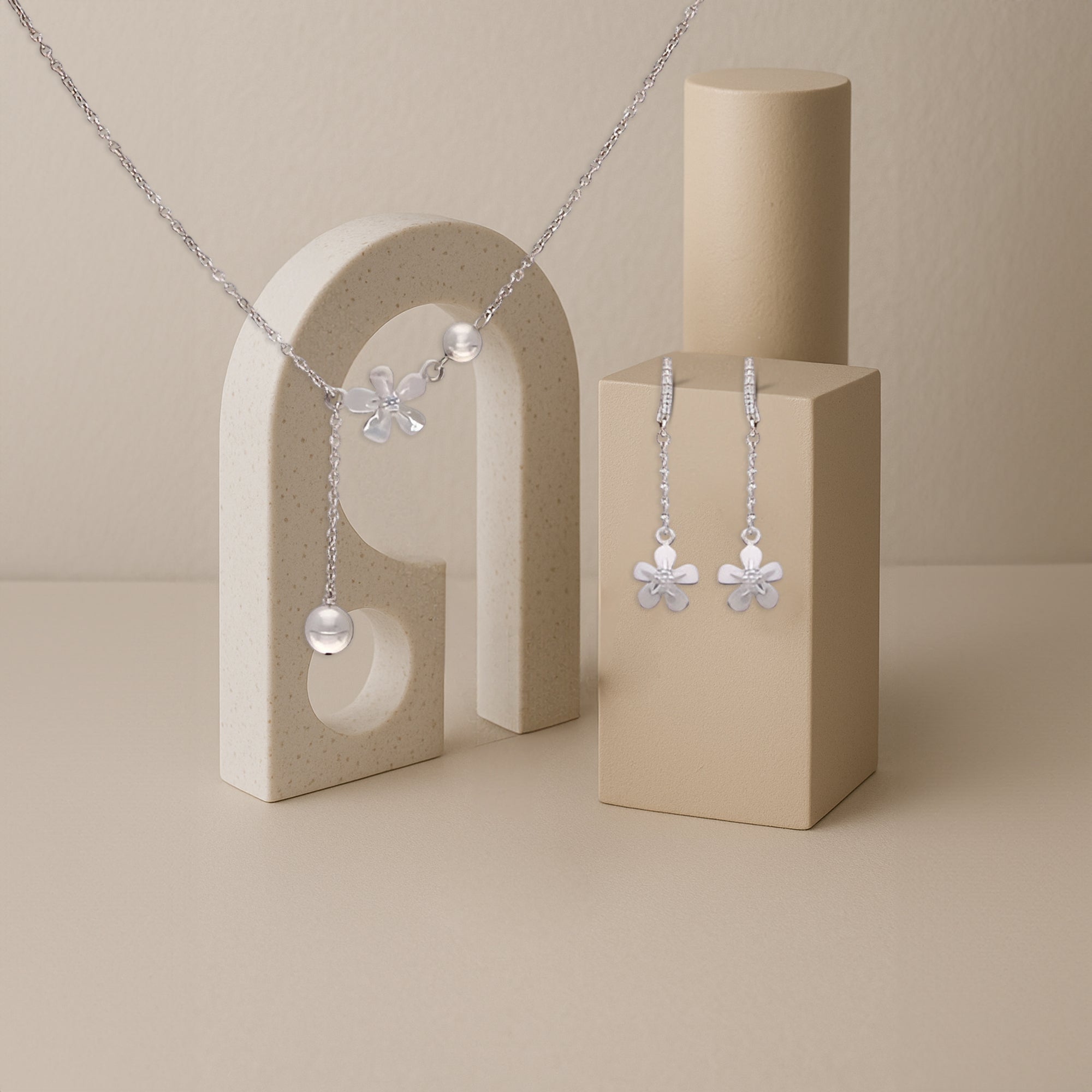 Floral Pearl Necklace Set