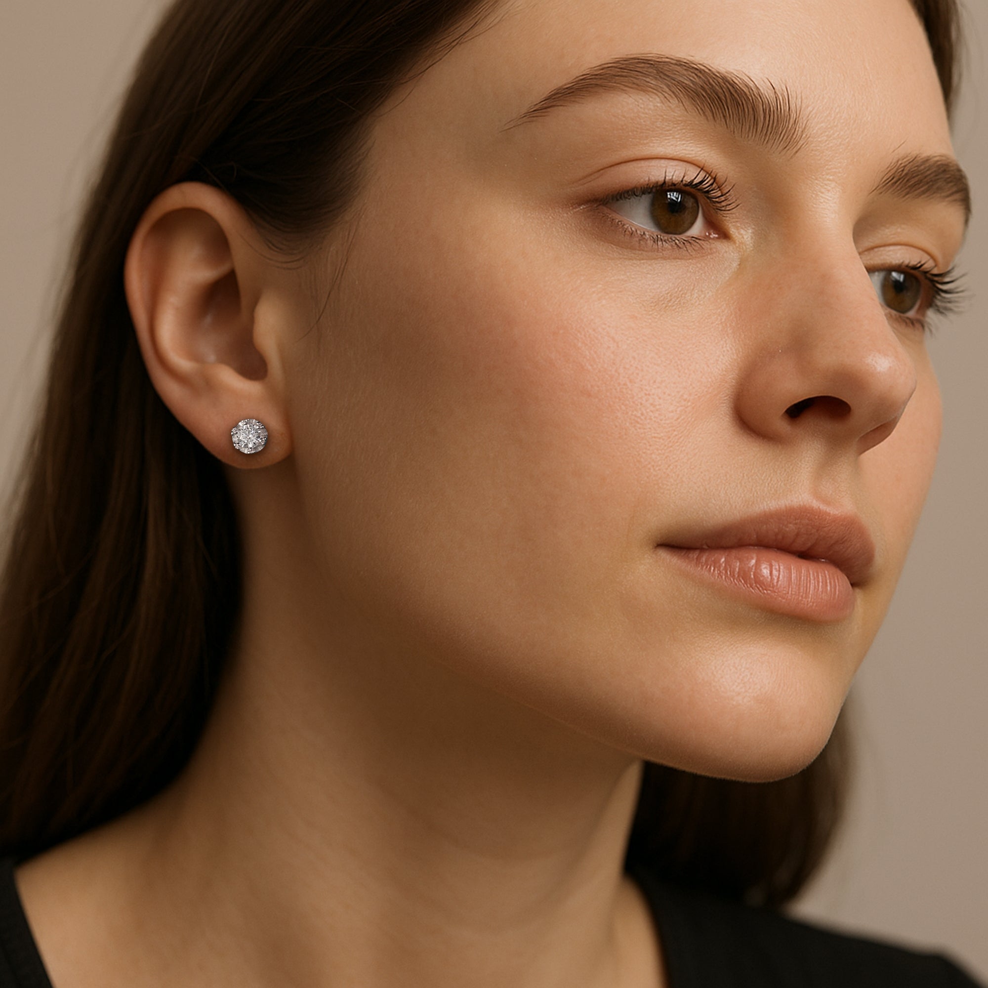 Textured Silver Crystal Stud Earrings – Sparkling Round Cut Design