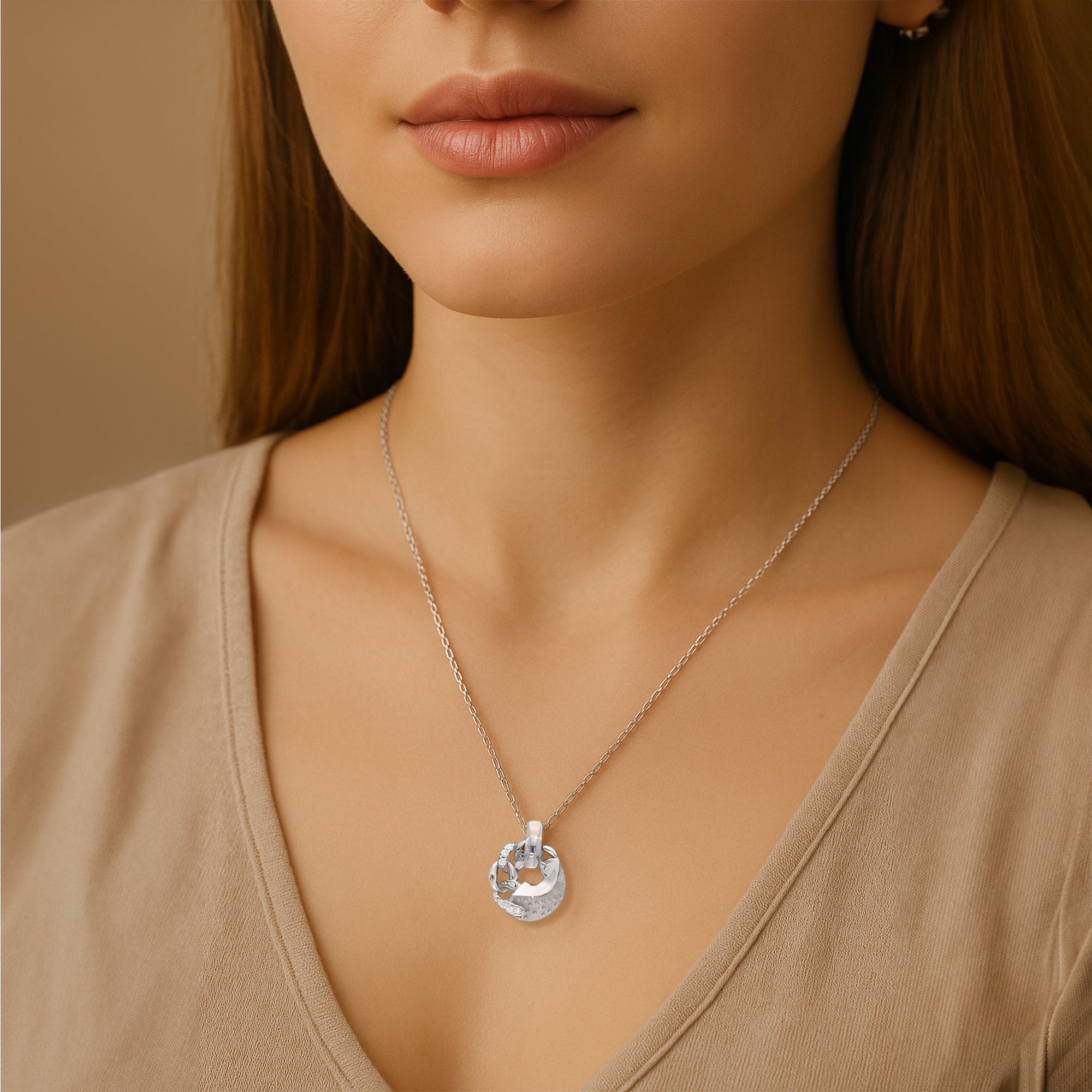 Silver Interlocked Circle Pendant Necklace