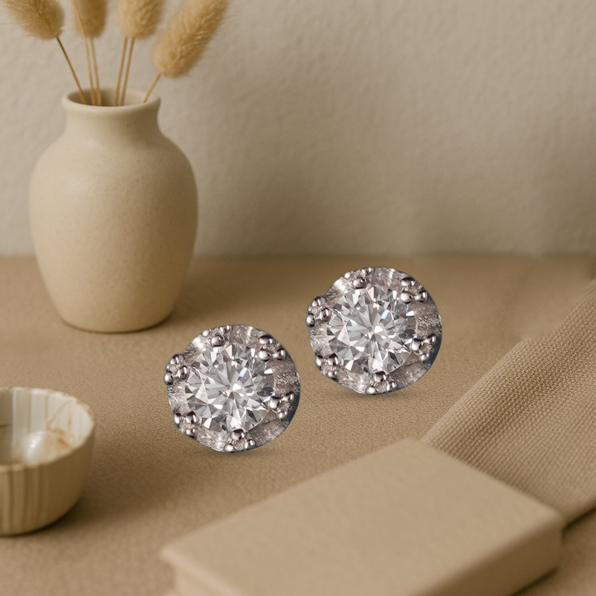 Textured Silver Crystal Stud Earrings – Sparkling Round Cut Design