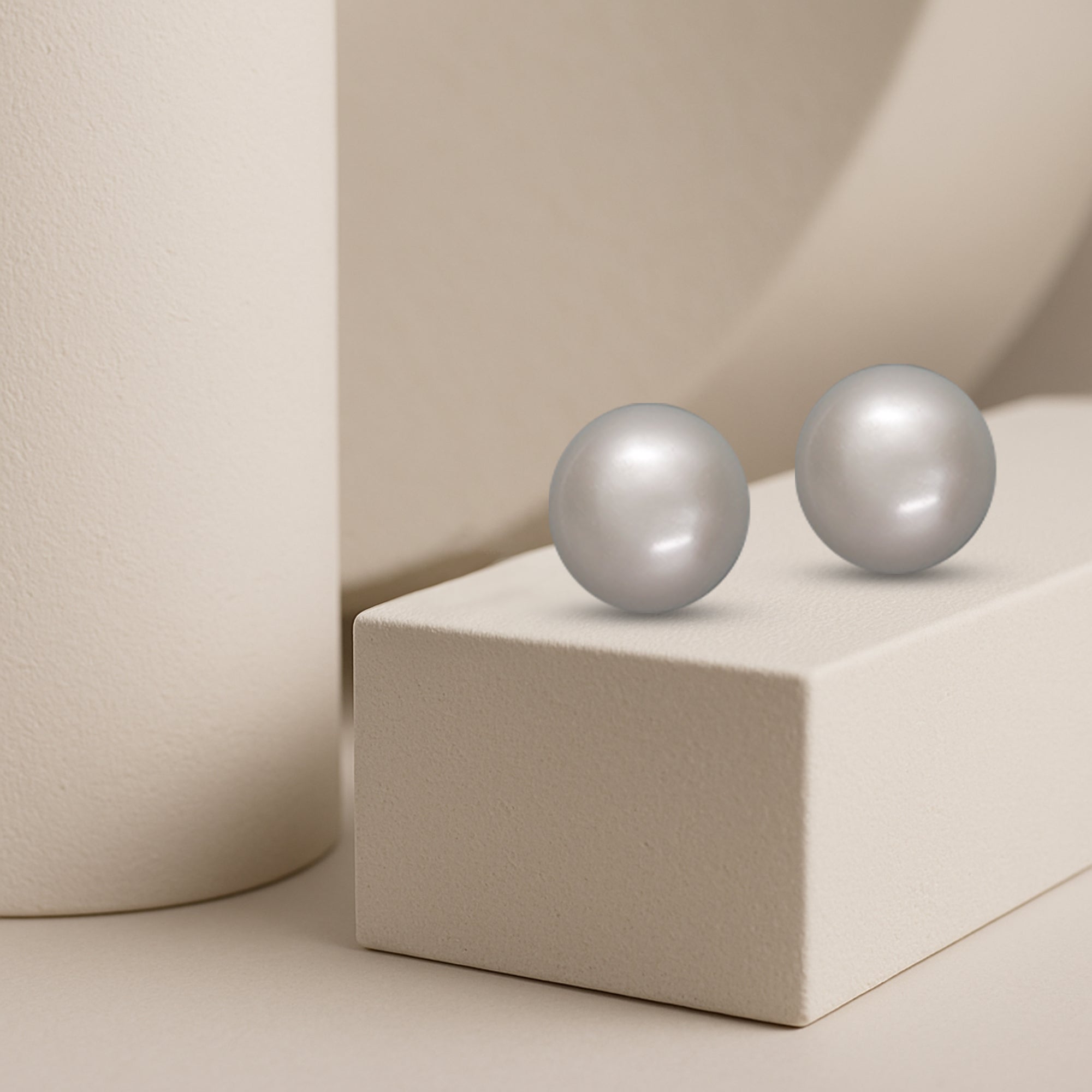 Classic White Pearl Stud Earrings – Timeless Round Design