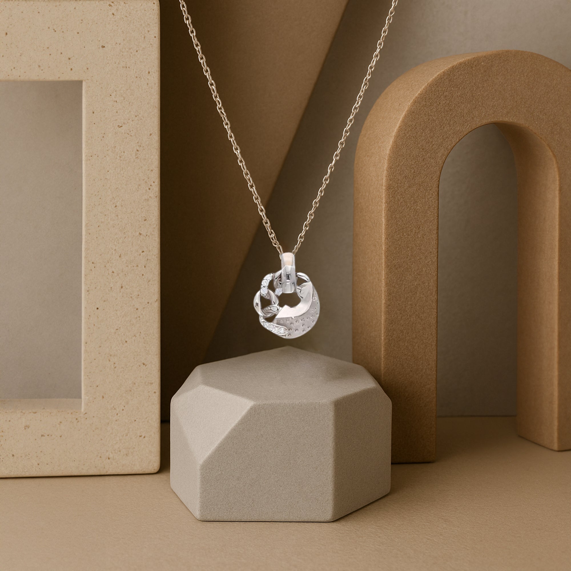Silver Interlocked Circle Pendant Necklace