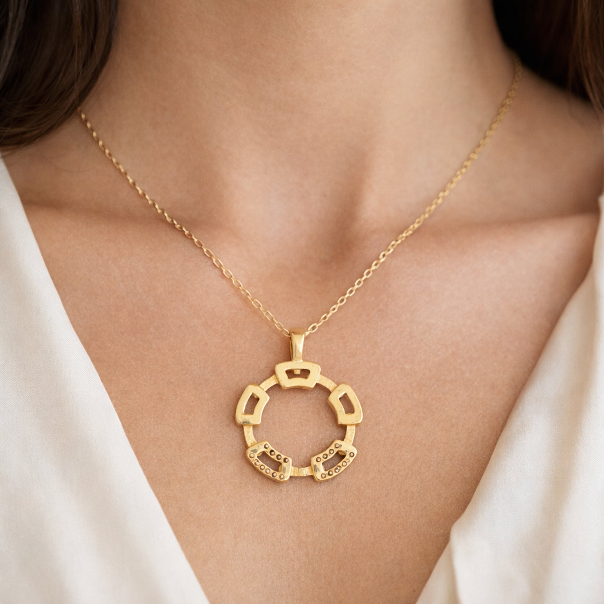 Minimalist Geometric Circle Pendant Necklace in 925 Sterling Silve