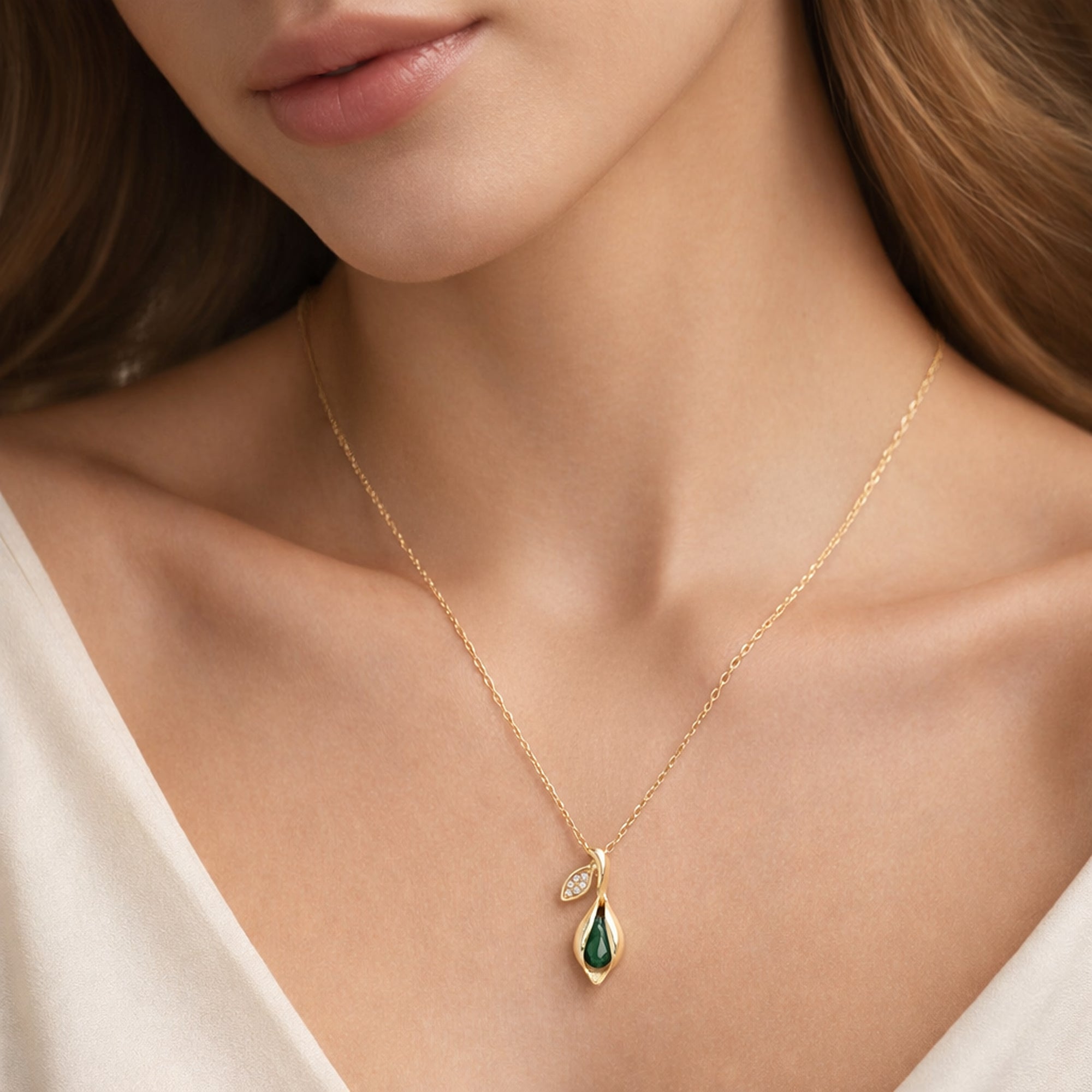 Gold Plated Green Teardrop Pendant Necklace in 925 Sterling Silver – Leaf Design