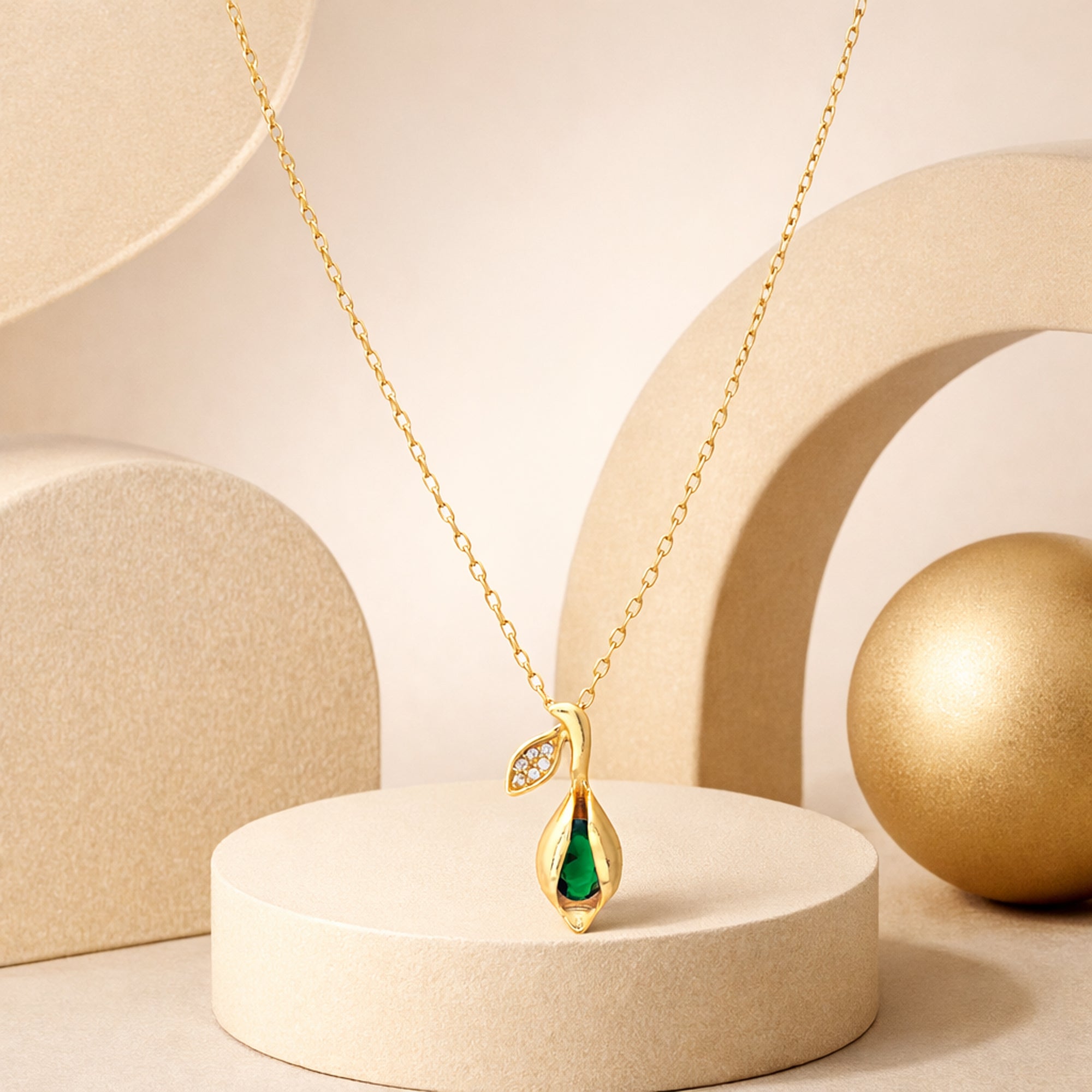 Gold Plated Green Teardrop Pendant Necklace in 925 Sterling Silver – Leaf Design